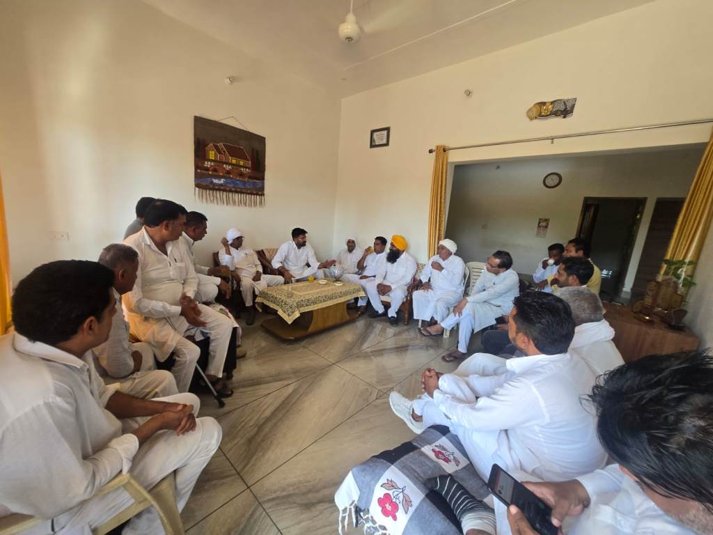 BJP Foundation Day Celebrated in Rattakhera Under the Leadership of Ankit Singal Upcoming Programs Discussed in Meeting